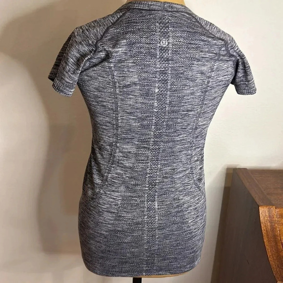 Lululemon 6 swiftly tech blue heathered short sleeve in great pre owned cond - Picture 3 of 8